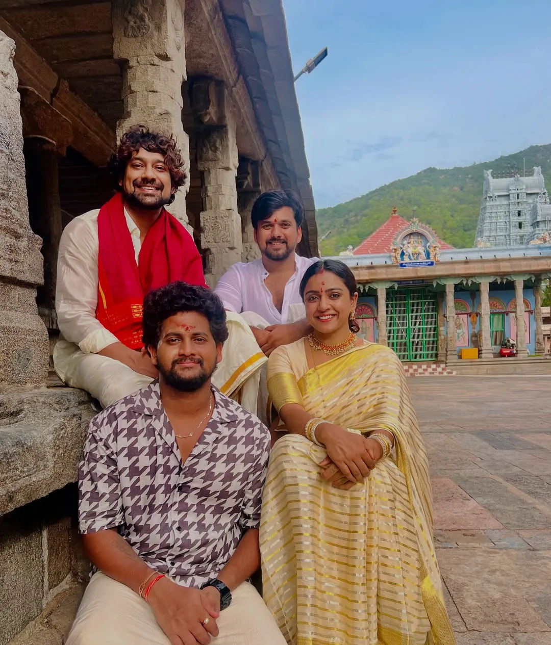 Varun Sandesh and Vithika Sheru Visits Arunachalam