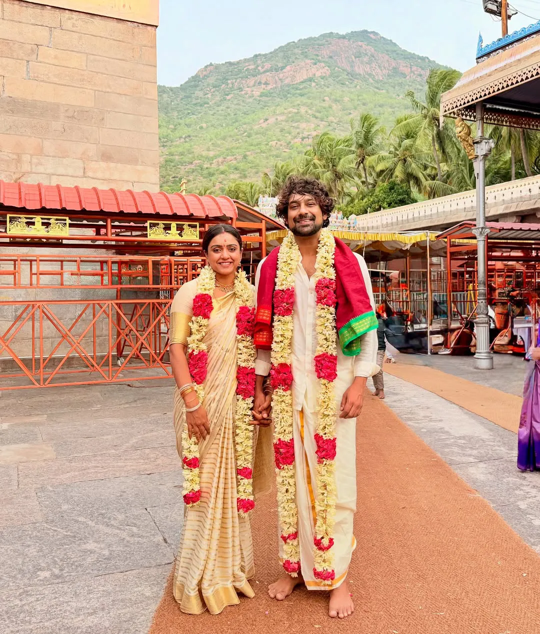 Varun Sandesh and Vithika Sheru Visits Arunachalam