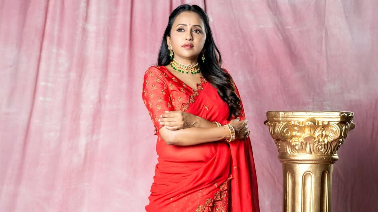 Anchor Suma : వోకల్ కార్డ్స్ లో సమస్య.. పది రోజులు మాట్లాడకుండా.. ఆ సమస్య ఫేస్ చేసిన యాంకర్ సుమ.. Anchor Suma : వోకల్ కార్డ్స్ లో సమస్య.. పది రోజులు మాట్లాడకుండా.. ఆ సమస్య ఫేస్ చేసిన యాంకర్ సుమ..