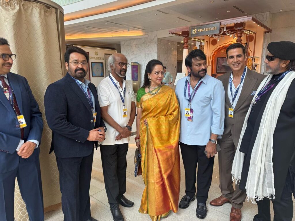Chiranjeevi Rajinikanth Mohan Lal Akshay Kumar and Some Other Movie Stars in Single Frame from Waves Summit 