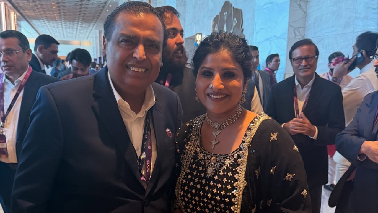 Mangli – Mukesh Ambani : ముకేశ్ అంబానీతో సింగర్ మంగ్లీ.. ఫోటో వైరల్.. ఎప్పుడు? ఎక్కడ కలిసిందో తెలుసా? Mangli – Mukesh Ambani : ముకేశ్ అంబానీతో సింగర్ మంగ్లీ.. ఫోటో వైరల్.. ఎప్పుడు? ఎక్కడ కలిసిందో తెలుసా?