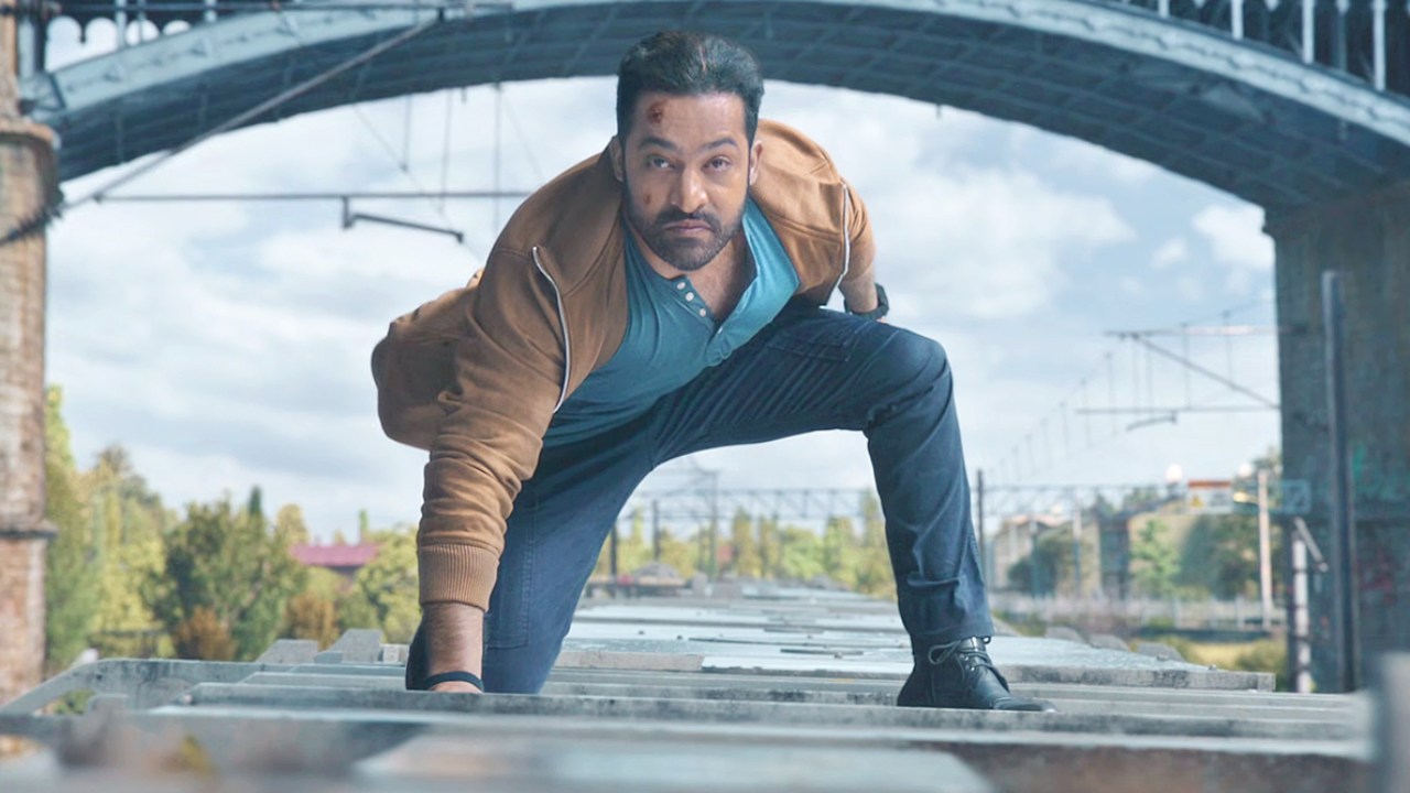 NTR Remuneration : ‘వార్ 2’ సినిమాకు ఎన్టీఆర్ రెమ్యునరేషన్ ఎన్ని కోట్లు తెలుసా? బాలీవుడ్ లో చర్చగా ఎన్టీఆర్ రెమ్యునరేషన్.. NTR Remuneration : ‘వార్ 2’ సినిమాకు ఎన్టీఆర్ రెమ్యునరేషన్ ఎన్ని కోట్లు తెలుసా? బాలీవుడ్ లో చర్చగా ఎన్టీఆర్ రెమ్యునరేషన్..