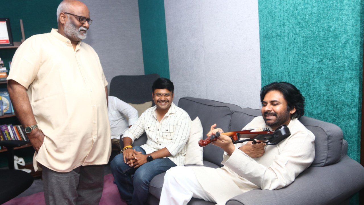 Pawan Kalyan : కీరవాణిని కలిసి సన్మానించిన పవన్ కళ్యాణ్.. ‘హరిహర వీరమల్లు’ మ్యూజిక్ సిట్టింగ్స్.. వీడియో వైరల్..