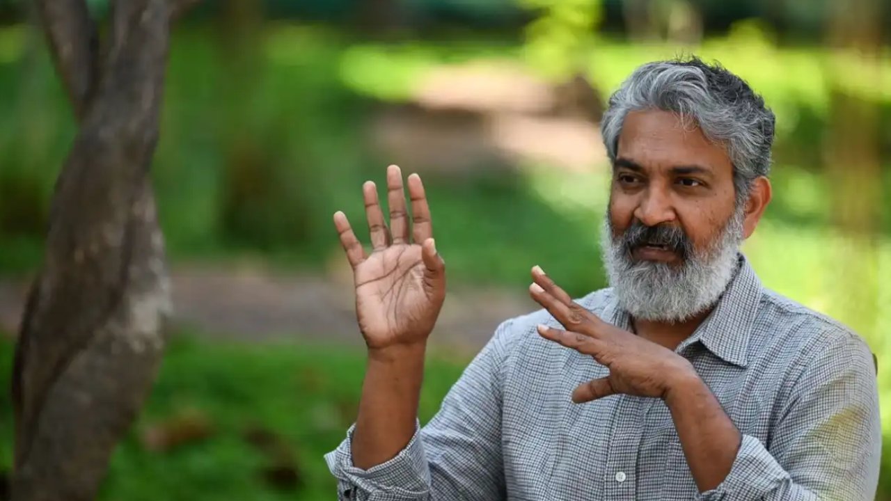 Rajamouli : రాజమౌళి ఇండస్ట్రీని పాడు చేశారు.. డిస్ట్రిబ్యూటర్ సంచలన వ్యాఖ్యలు.. Rajamouli : రాజమౌళి ఇండస్ట్రీని పాడు చేశారు.. డిస్ట్రిబ్యూటర్ సంచలన వ్యాఖ్యలు..