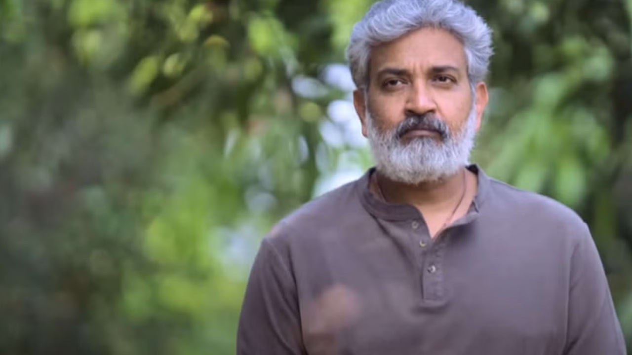 Rajamouli : భారత్ – పాక్ మధ్య ఉద్రిక్తతల వేళ.. అలా చేయొద్దు అంటూ రాజమౌళి ట్వీట్.. Rajamouli : భారత్ – పాక్ మధ్య ఉద్రిక్తతల వేళ.. అలా చేయొద్దు అంటూ రాజమౌళి ట్వీట్..