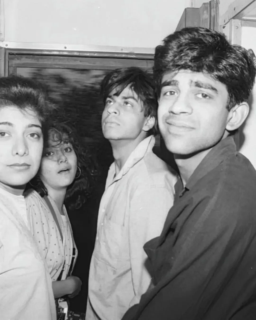 shah Rukh Khan Friend Shares 35 Years Old Photos