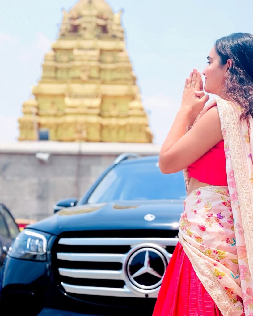 Actress Soniya Singh Buys New Costly Benz Car 