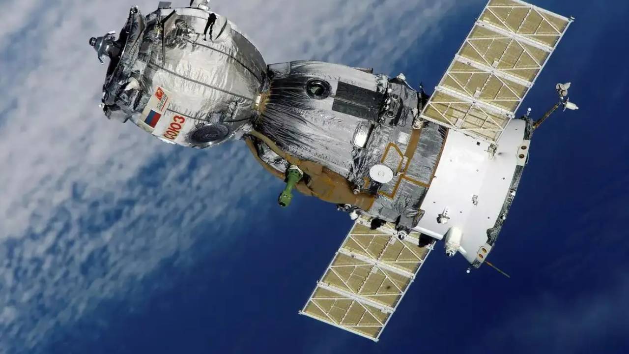 Spy Satellite: పాక్, చైనా ఆటలు ఇక సాగవ్.. సరిహద్దుల్లో నిఘాను పెంచడంపై భారత్ దృష్టి.. వచ్చే ఐదేళల్లో భూకక్ష్యలోకి 52నిఘా ఉపగ్రహాలు Spy Satellite: పాక్, చైనా ఆటలు ఇక సాగవ్.. సరిహద్దుల్లో నిఘాను పెంచడంపై భారత్ దృష్టి.. వచ్చే ఐదేళల్లో భూకక్ష్యలోకి 52నిఘా ఉపగ్రహాలు