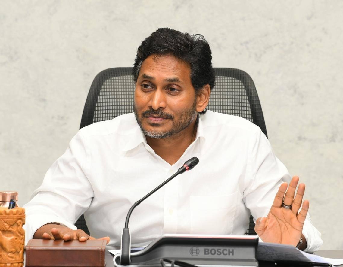 రేపటి నుంచి ఇంజినీరింగ్ విద్యార్థులకు క్లాసులు ప్రారంభం.. ఇప్పటికీ ఈ పరిస్థితి ఉంది: వైఎస్ జగన్ రేపటి నుంచి ఇంజినీరింగ్ విద్యార్థులకు క్లాసులు ప్రారంభం.. ఇప్పటికీ ఈ పరిస్థితి ఉంది: వైఎస్ జగన్
