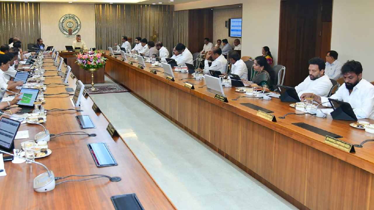 Cm Chandrababu: వైసీపీ ప్రభుత్వంలో మనల్ని వేధించారని మనమూ వారిలానే వేధించటం కరెక్ట్ కాదు- సీఎం చంద్రబాబు Cm Chandrababu: వైసీపీ ప్రభుత్వంలో మనల్ని వేధించారని మనమూ వారిలానే వేధించటం కరెక్ట్ కాదు- సీఎం చంద్రబాబు