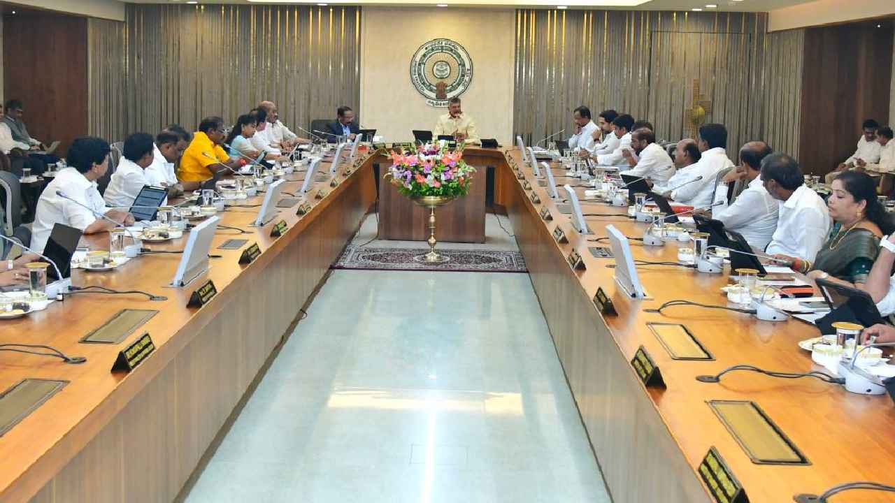 AP Cabinet Decisions: 5వేల ఎకరాల్లో ఇంటర్నేషనల్ ఎయిర్పోర్ట్.. క్యాబినెట్ కీలక నిర్ణయాలు.. రాజధాని నిర్మాణంపై ప్రధానంగా చర్చ AP Cabinet Decisions: 5వేల ఎకరాల్లో ఇంటర్నేషనల్ ఎయిర్పోర్ట్.. క్యాబినెట్ కీలక నిర్ణయాలు.. రాజధాని నిర్మాణంపై ప్రధానంగా చర్చ