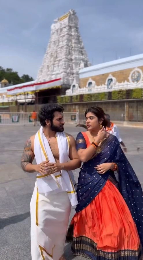 Akhil Sarthak Rithu Chowdary Visits Tirumala