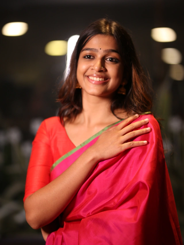 Ananthika Sanilkumar Cute Looks in Saree