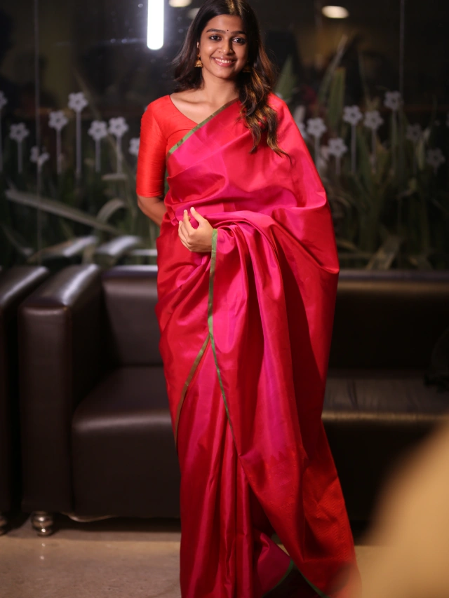 Ananthika Sanilkumar Cute Looks in Saree
