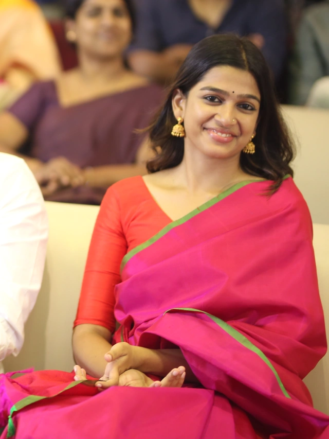 Ananthika Sanilkumar Cute Looks in Saree