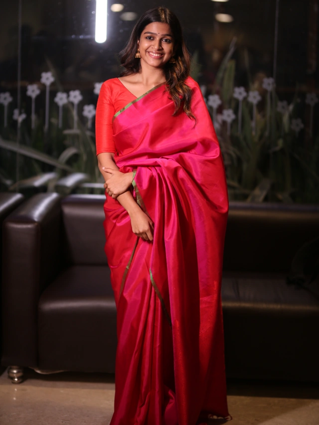 Ananthika Sanilkumar Cute Looks in Saree