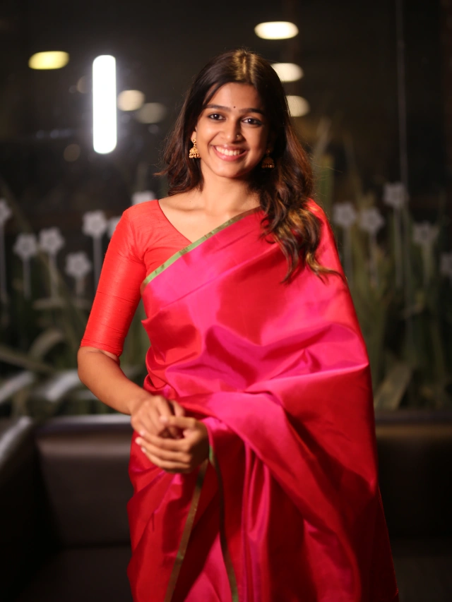 Ananthika Sanilkumar Cute Looks in Saree