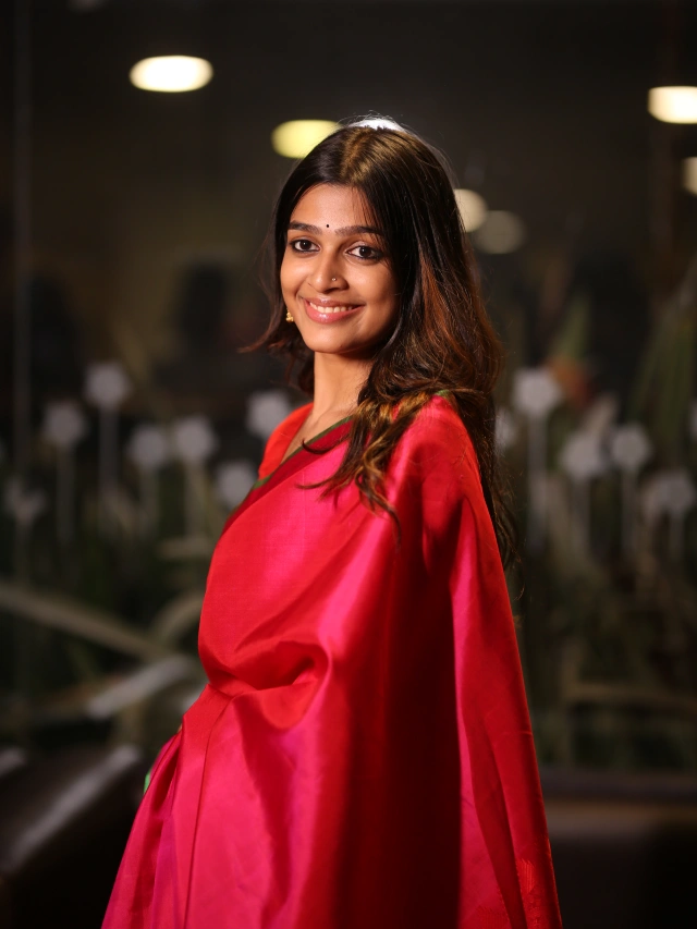 Ananthika Sanilkumar Cute Looks in Saree