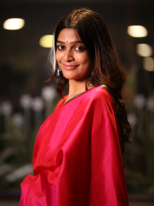 Ananthika Sanilkumar Cute Looks in Saree