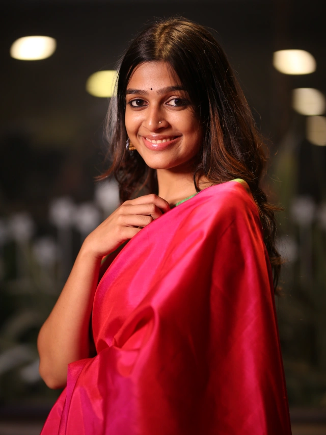 Ananthika Sanilkumar Cute Looks in Saree