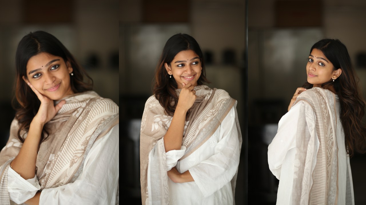 Ananthika Sanilkumar : అనంతిక.. పద్దతిగా, క్యూట్ గా లేటెస్ట్ ఫొటోలు..