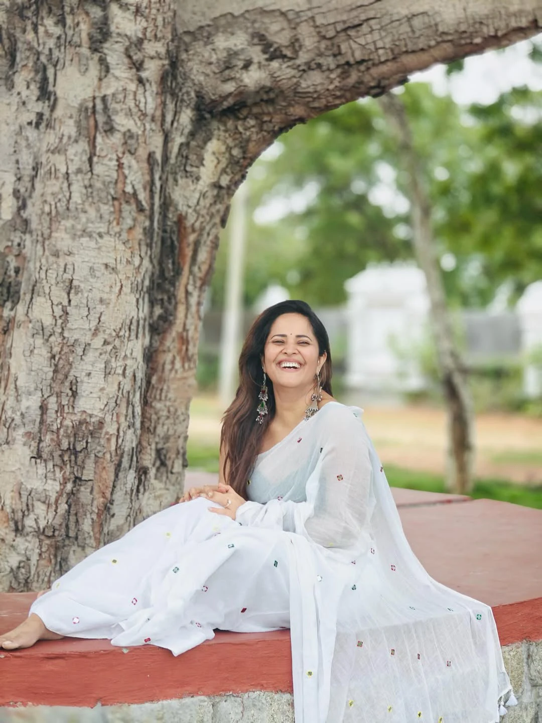 Anasuya Bharadwaj Beauty in White Saree