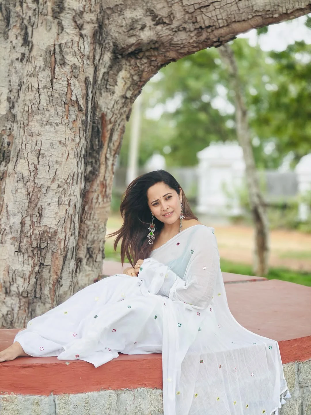 Anasuya Bharadwaj Beauty in White Saree