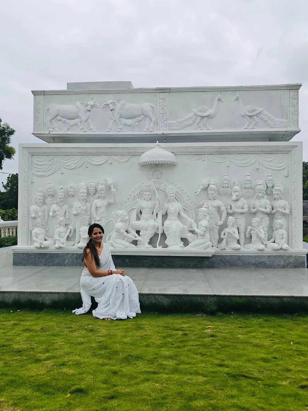 Anasuya Bharadwaj Beauty in White Saree