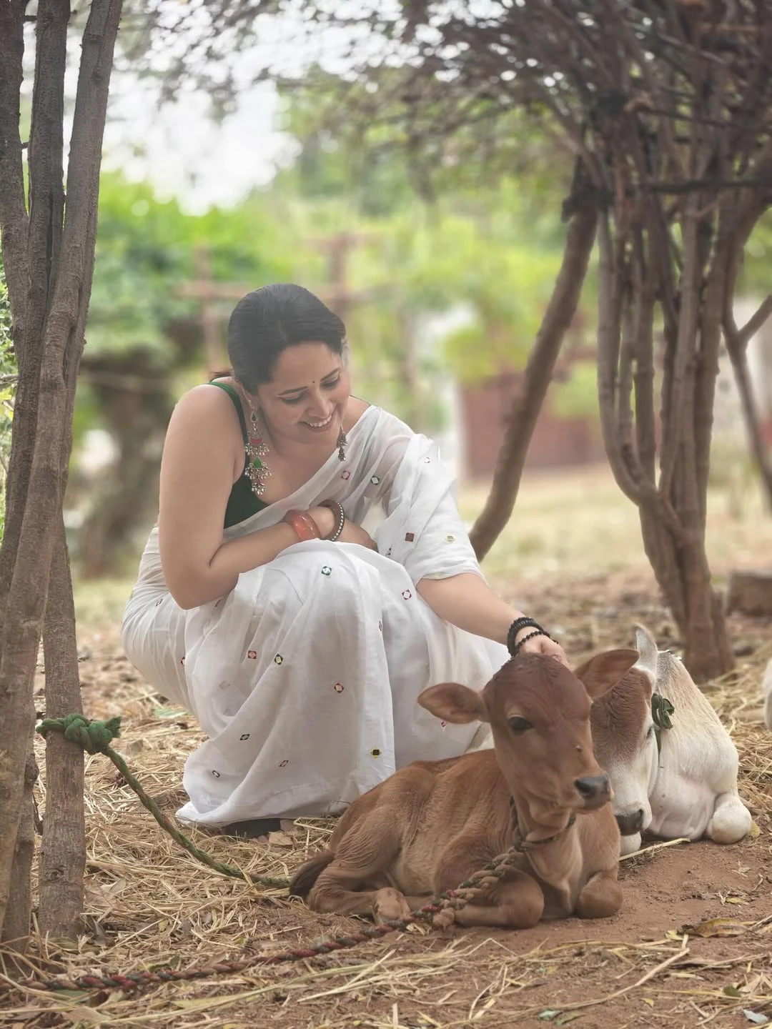 Anasuya Bharadwaj Beauty in White Saree