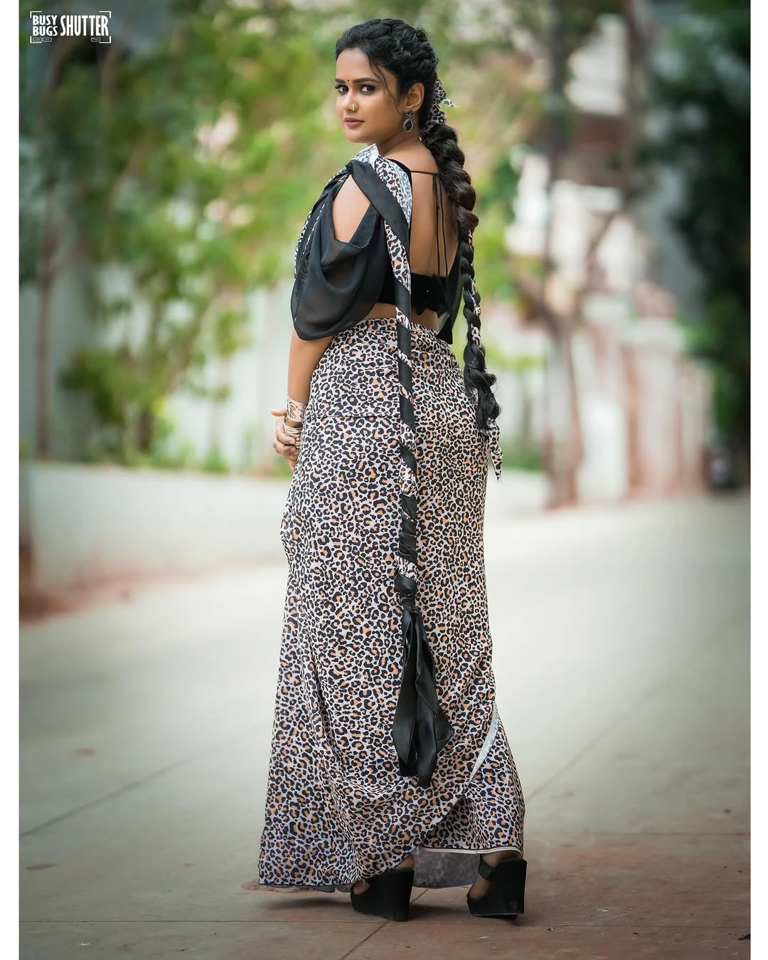 Ariyana Glory New Saree Looks