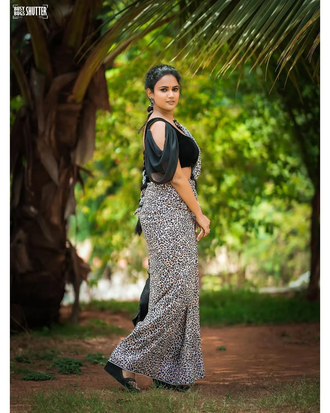 Ariyana Glory New Saree Looks