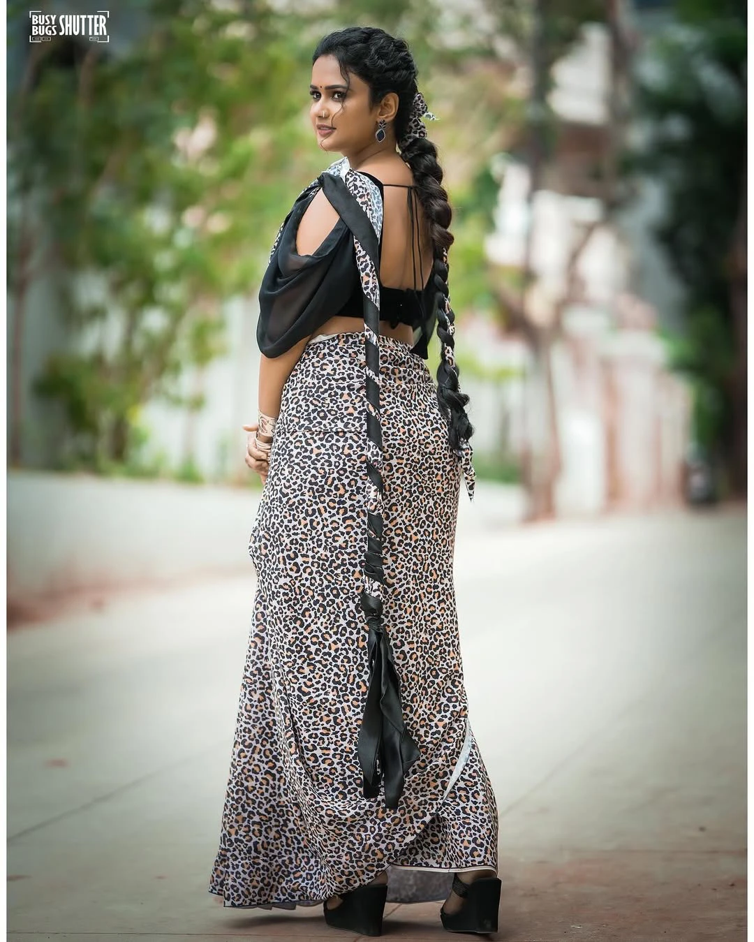 Ariyana Glory New Saree Looks