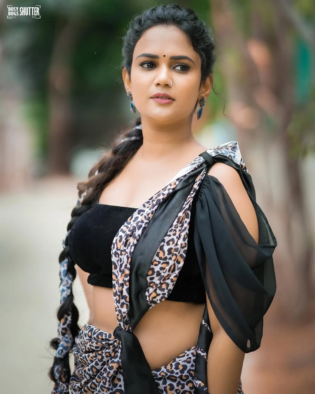 Ariyana Glory New Saree Looks