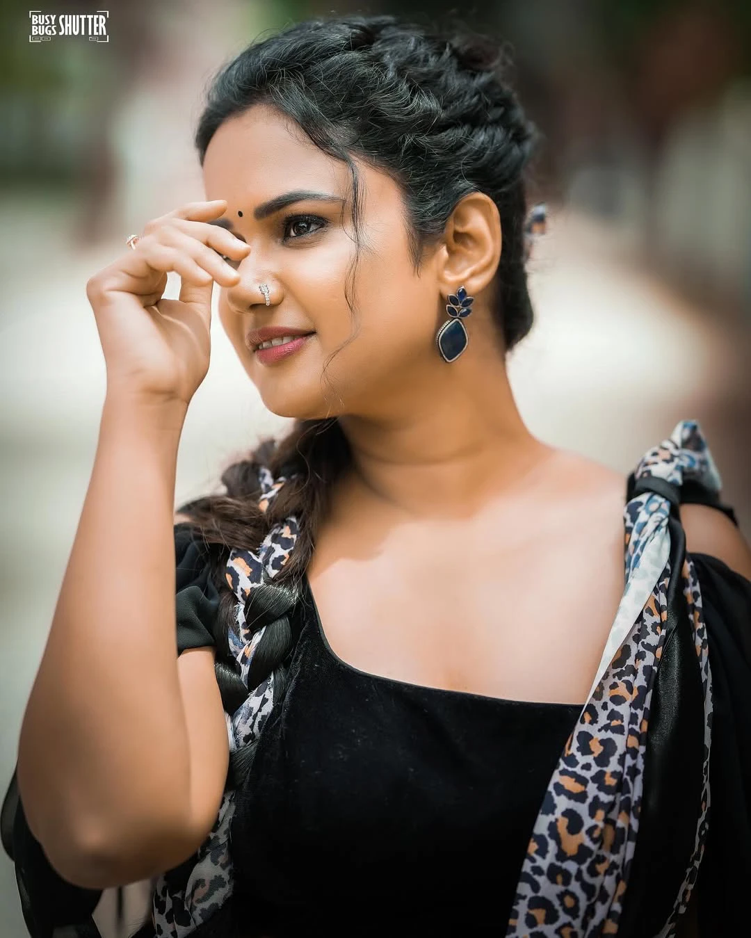 Ariyana Glory New Saree Looks