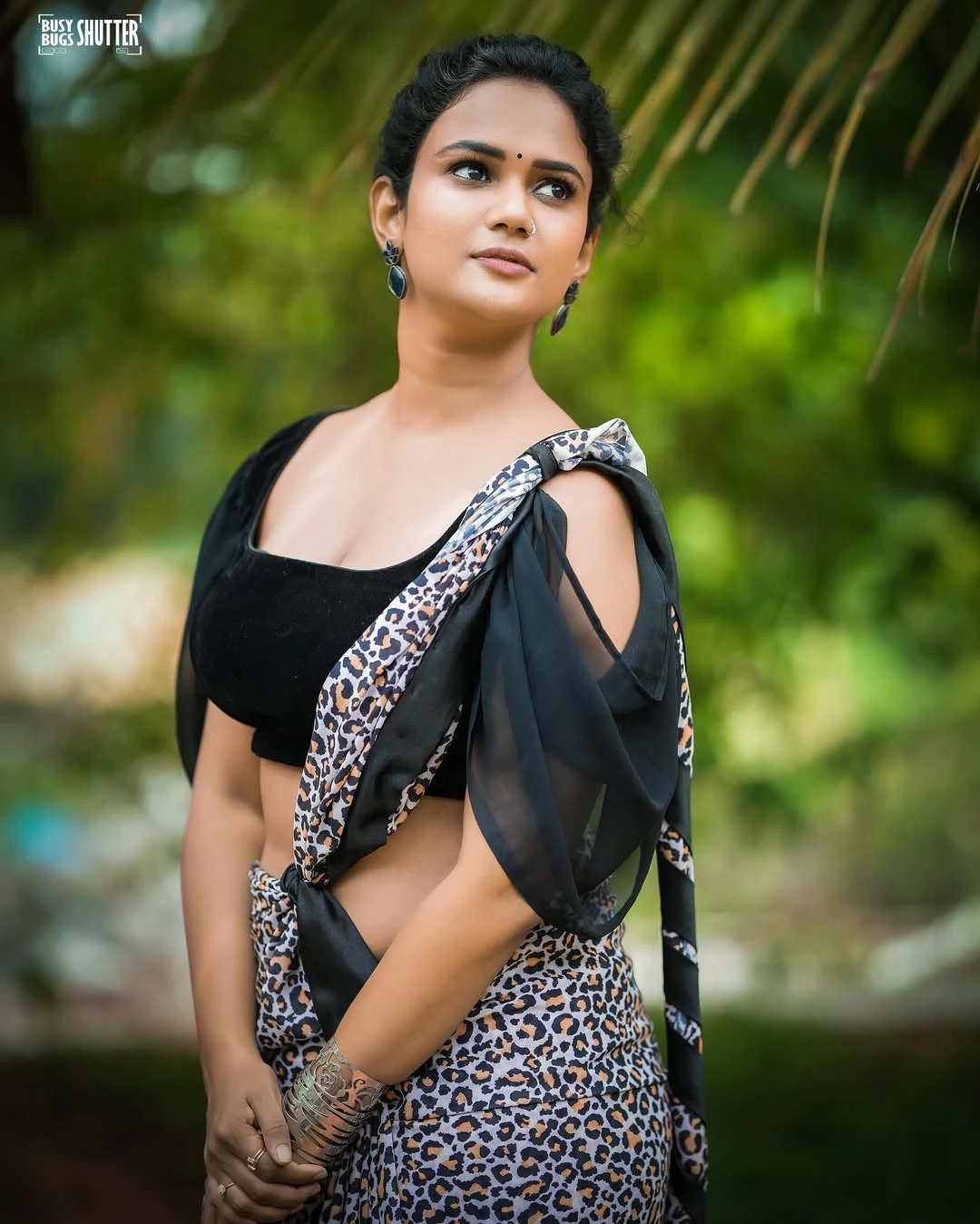 Ariyana Glory New Saree Looks