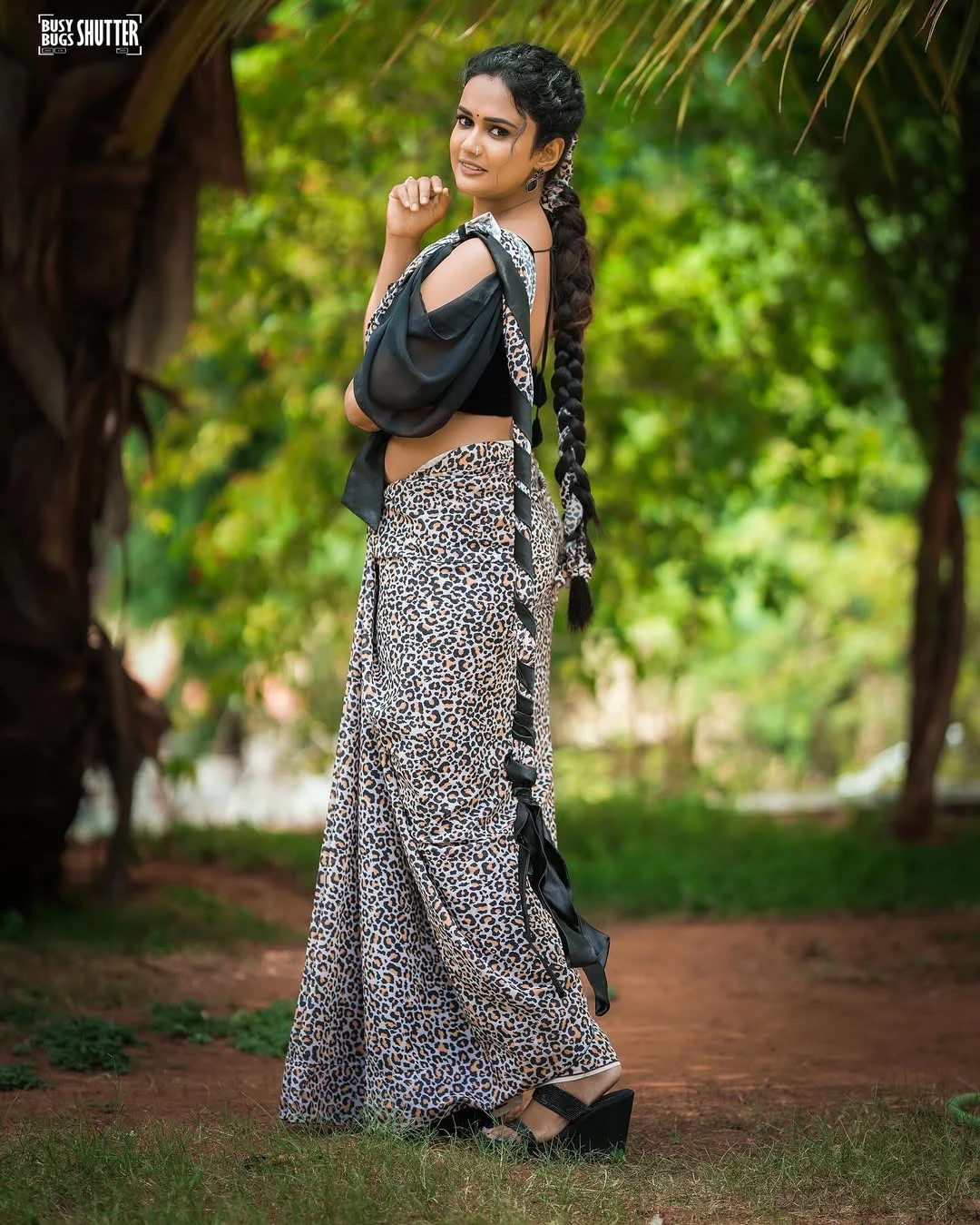 Ariyana Glory New Saree Looks
