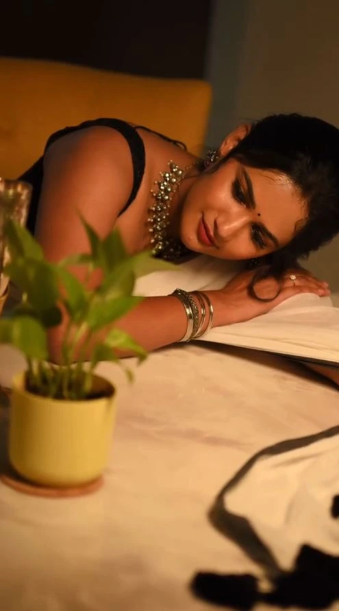 Ariyana Glory Shines in White Saree