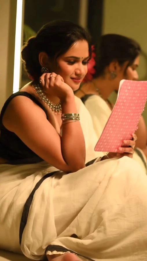Ariyana Glory Shines in White Saree