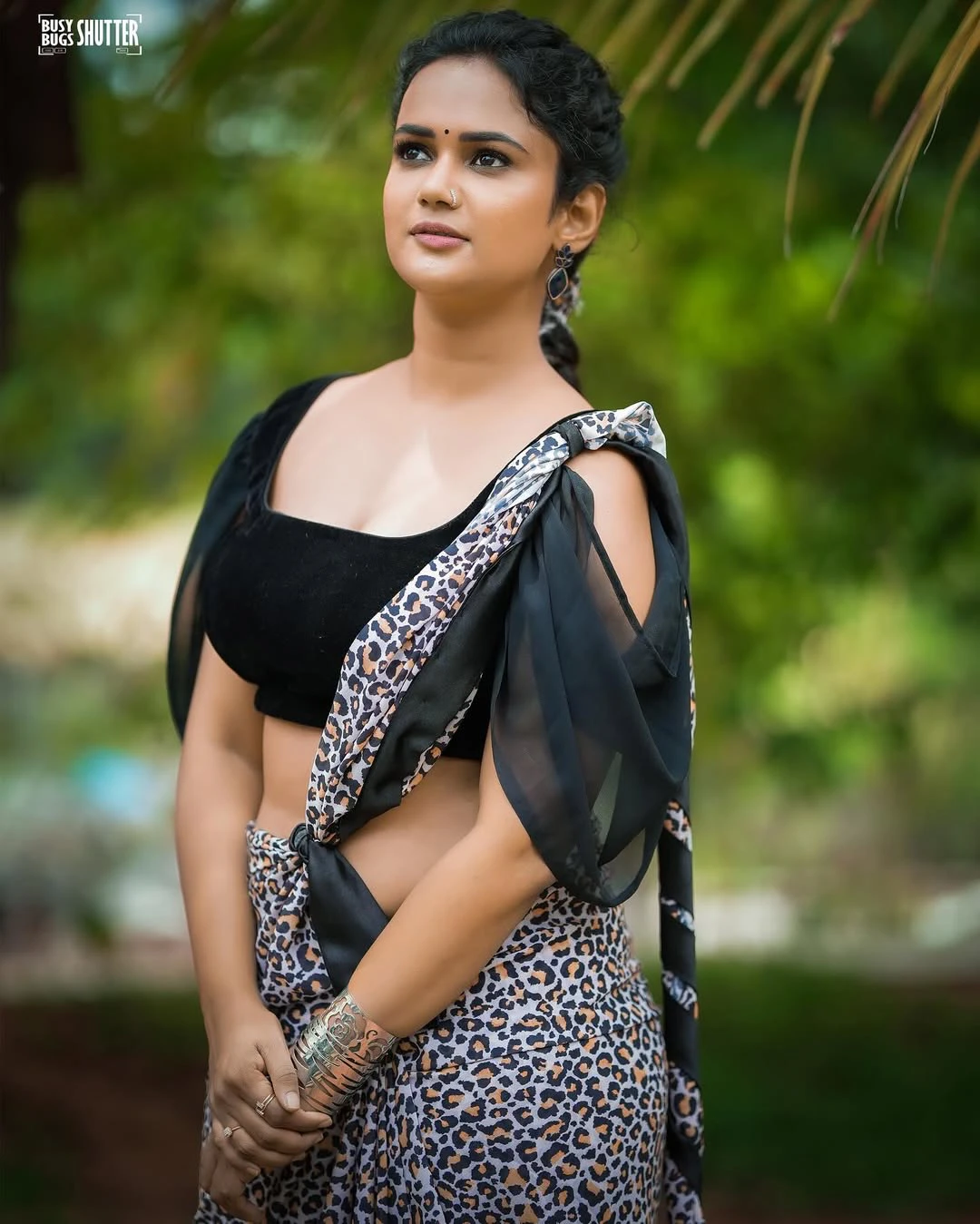 Ariyana Glory New Saree Looks