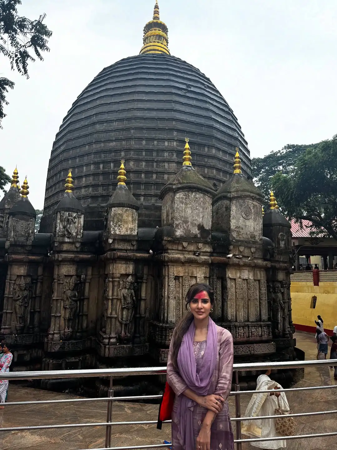 Ashu Reddy Visits Kamakhya Temple
