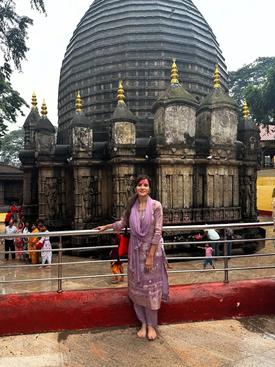 Ashu Reddy Visits Kamakhya Temple