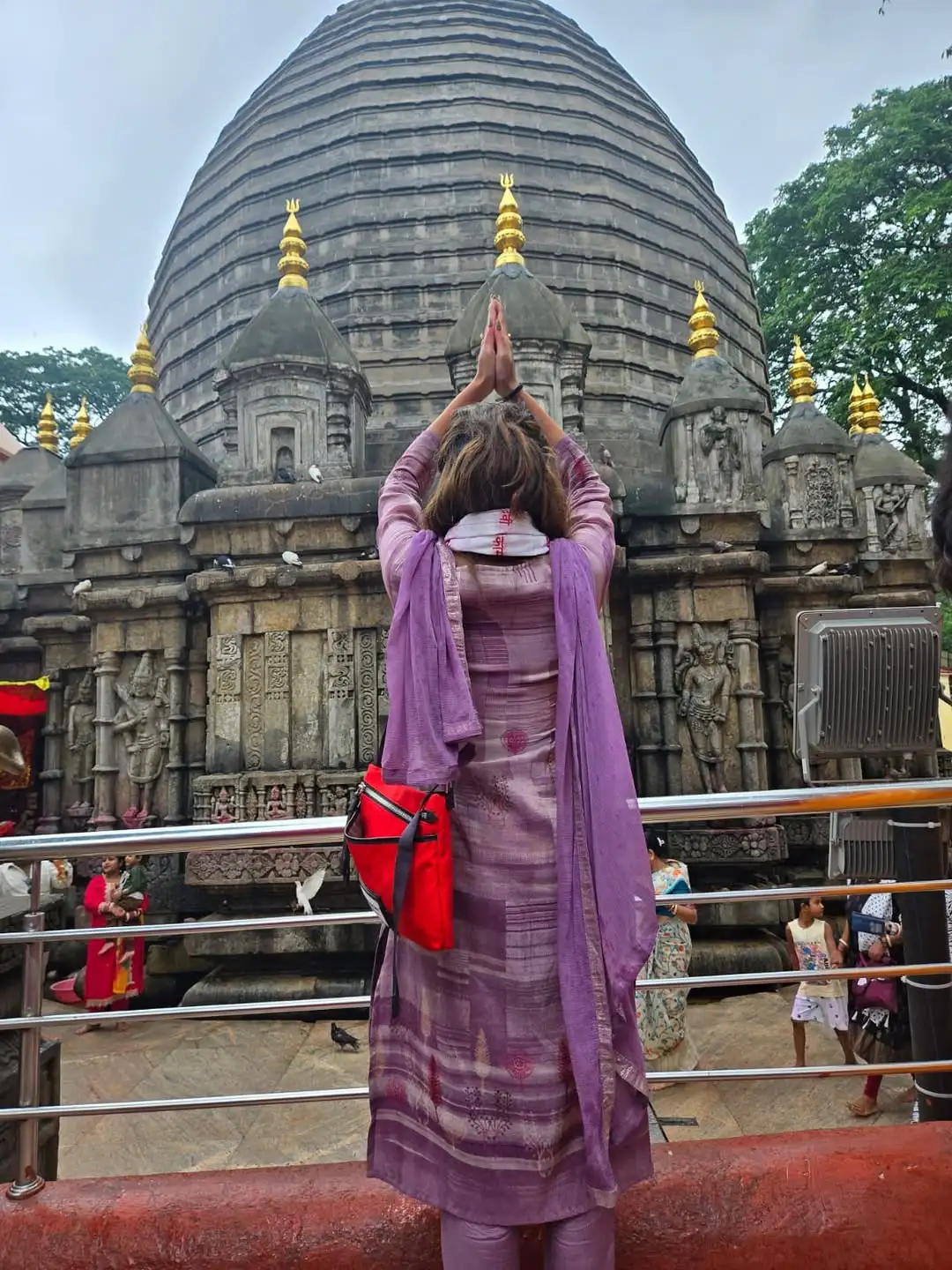 Ashu Reddy Visits Kamakhya Temple