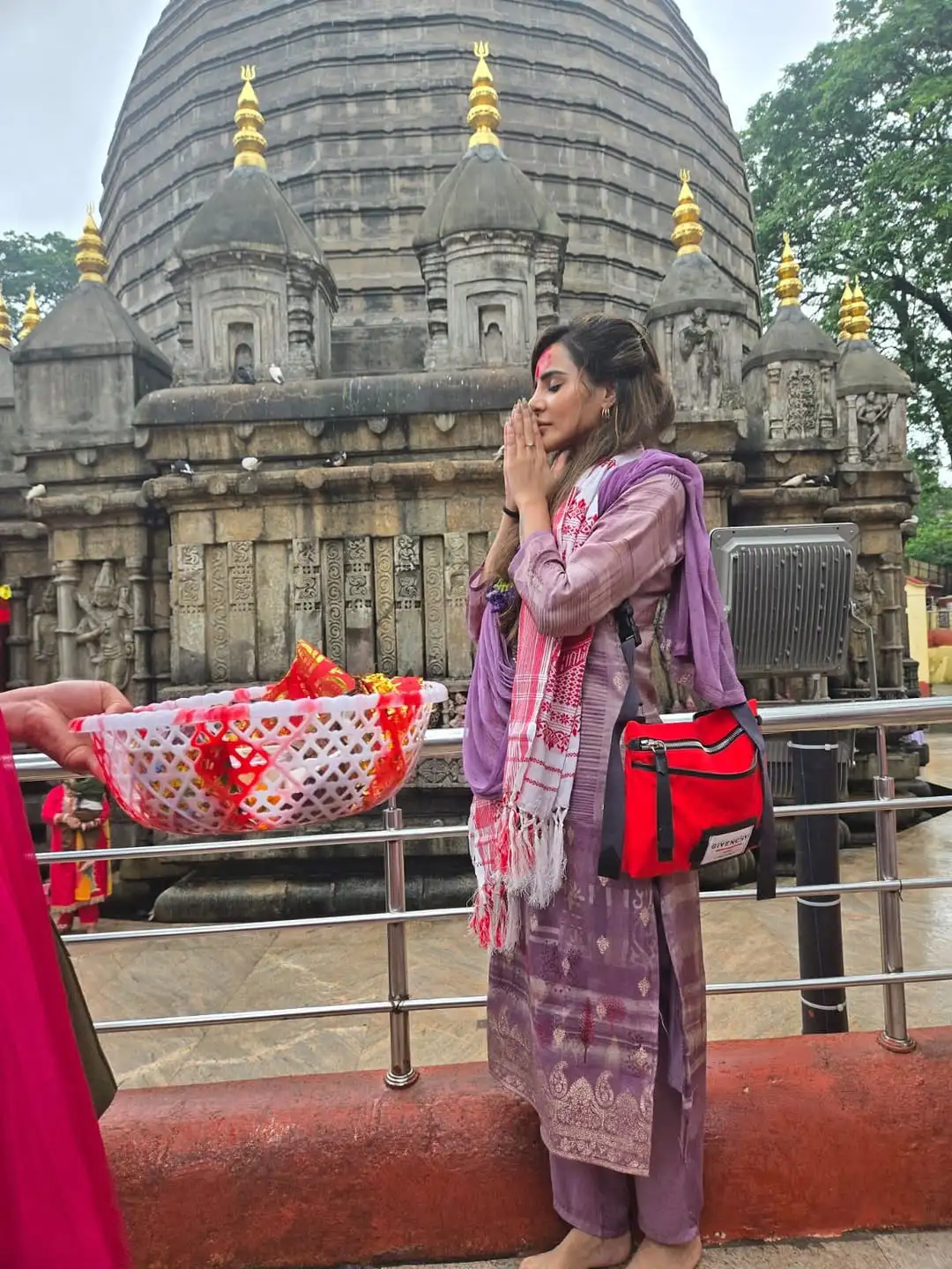 Ashu Reddy Visits Kamakhya Temple