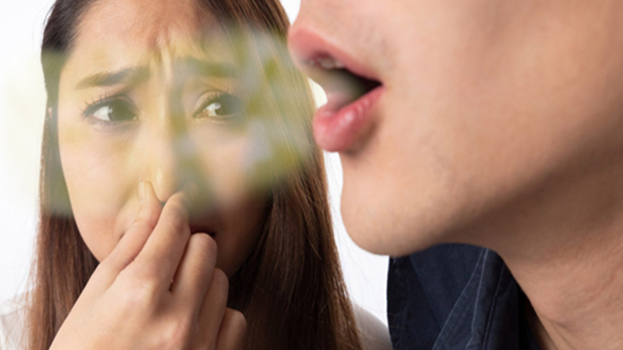 Bad Breath: నోటి దుర్వాసన బాధిస్తుందా.. నలుగురి ముందు మాట్లాడలేకపోతున్నారా.. అయితే ఇలా చేయండి Bad Breath: నోటి దుర్వాసన బాధిస్తుందా.. నలుగురి ముందు మాట్లాడలేకపోతున్నారా.. అయితే ఇలా చేయండి