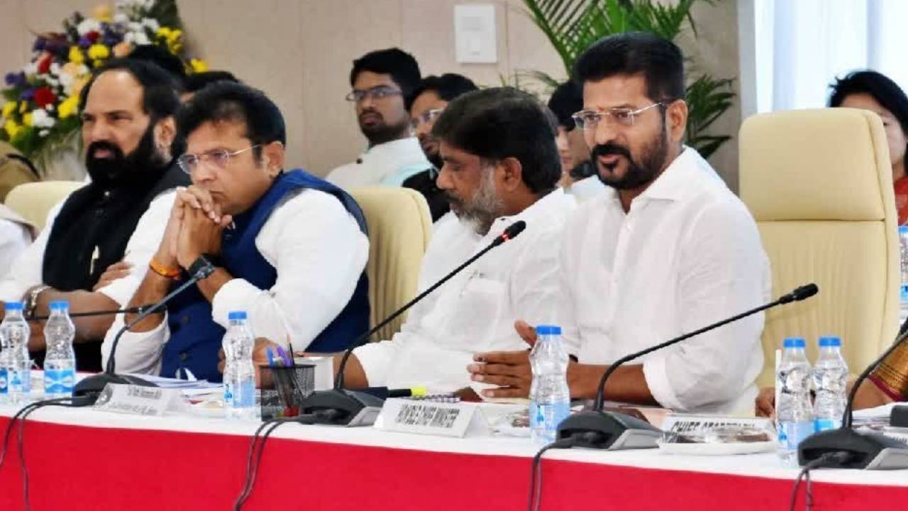 తెలంగాణ ప్రభుత్వం కీలక నిర్ణయం.. ఇక నుంచి నెలలో రెండు సార్లు కేబినెట్ సమావేశాలు తెలంగాణ ప్రభుత్వం కీలక నిర్ణయం.. ఇక నుంచి నెలలో రెండు సార్లు కేబినెట్ సమావేశాలు
