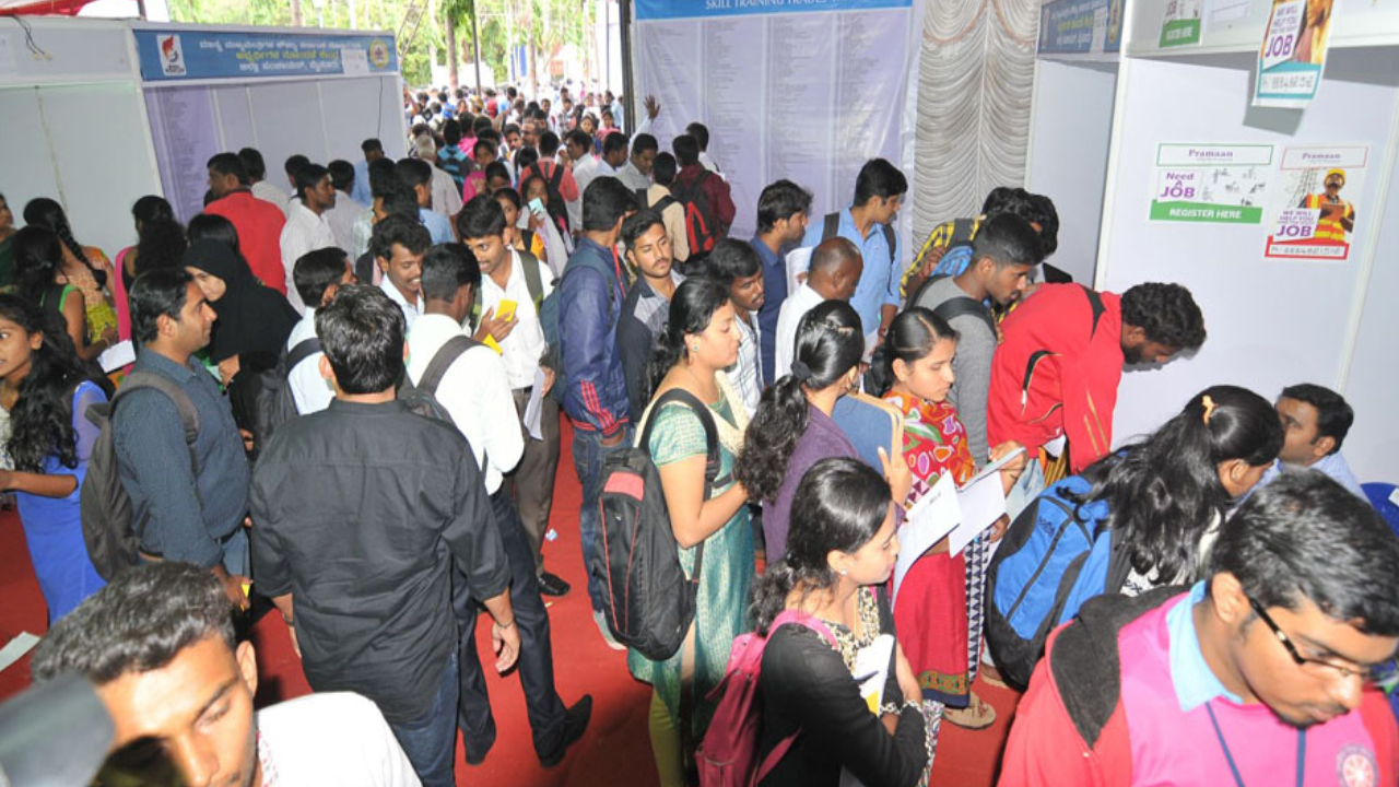 Campus Drive: పాలిటెక్నీక్ కాలేజీలో క్యాంపస్ డ్రైవ్.. రెండు లక్షలు జీతం.. వెంటనే అప్లై చేసుకోండి Campus Drive: పాలిటెక్నీక్ కాలేజీలో క్యాంపస్ డ్రైవ్.. రెండు లక్షలు జీతం.. వెంటనే అప్లై చేసుకోండి