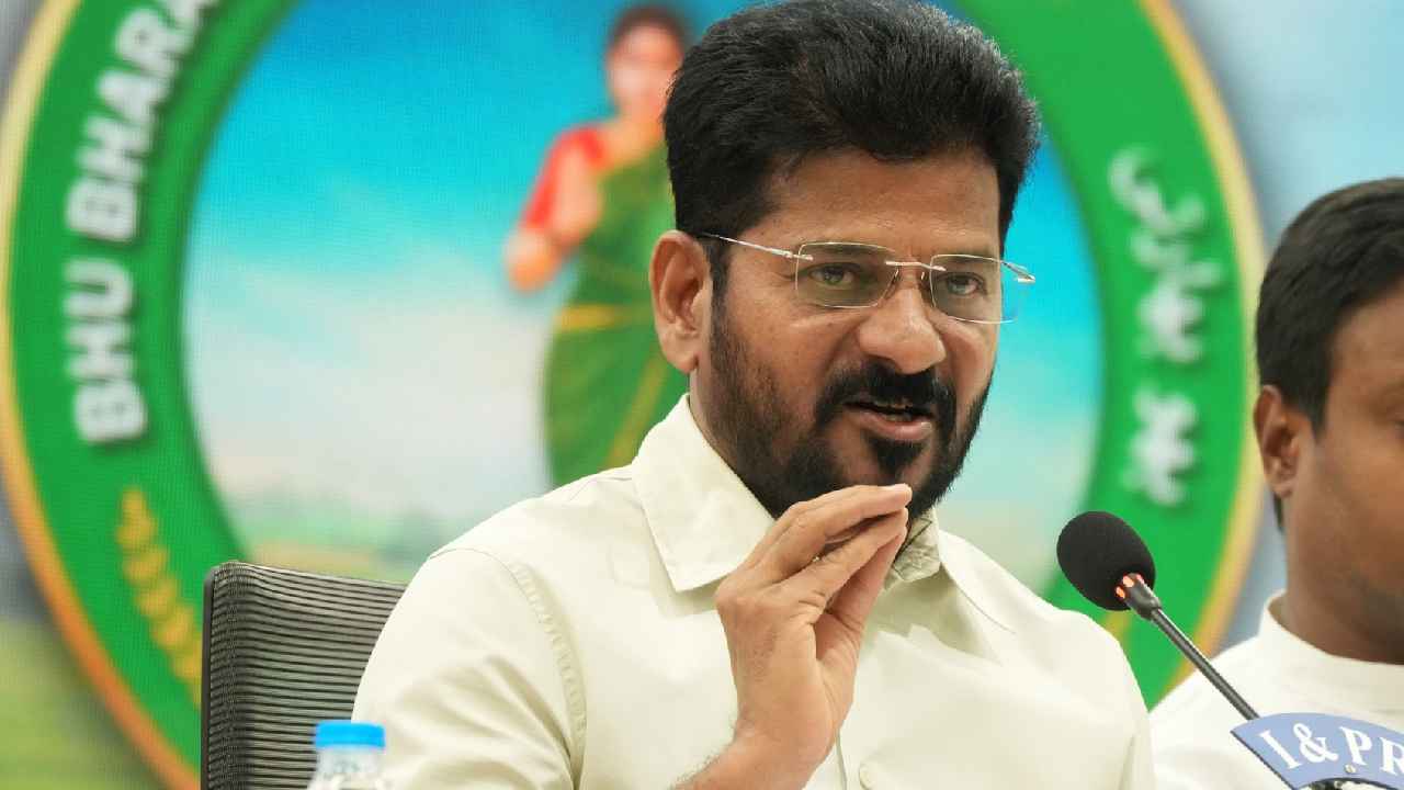 Cm Revanth Reddy: పనిచేస్తేనే పదవులు, మరోసారి అధికారంలోకి వచ్చేలా కష్టపడి పని చేయాలి- సీఎం రేవంత్ రెడ్డి Cm Revanth Reddy: పనిచేస్తేనే పదవులు, మరోసారి అధికారంలోకి వచ్చేలా కష్టపడి పని చేయాలి- సీఎం రేవంత్ రెడ్డి