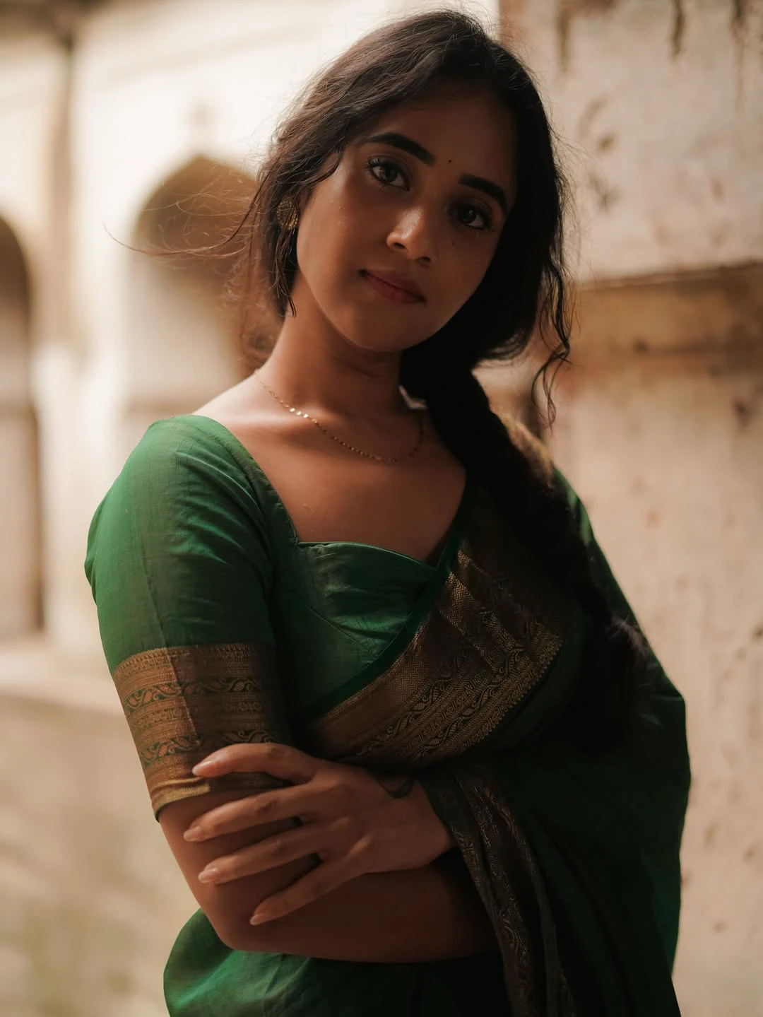 Deepthi Sunaina Cute Photos in Saree