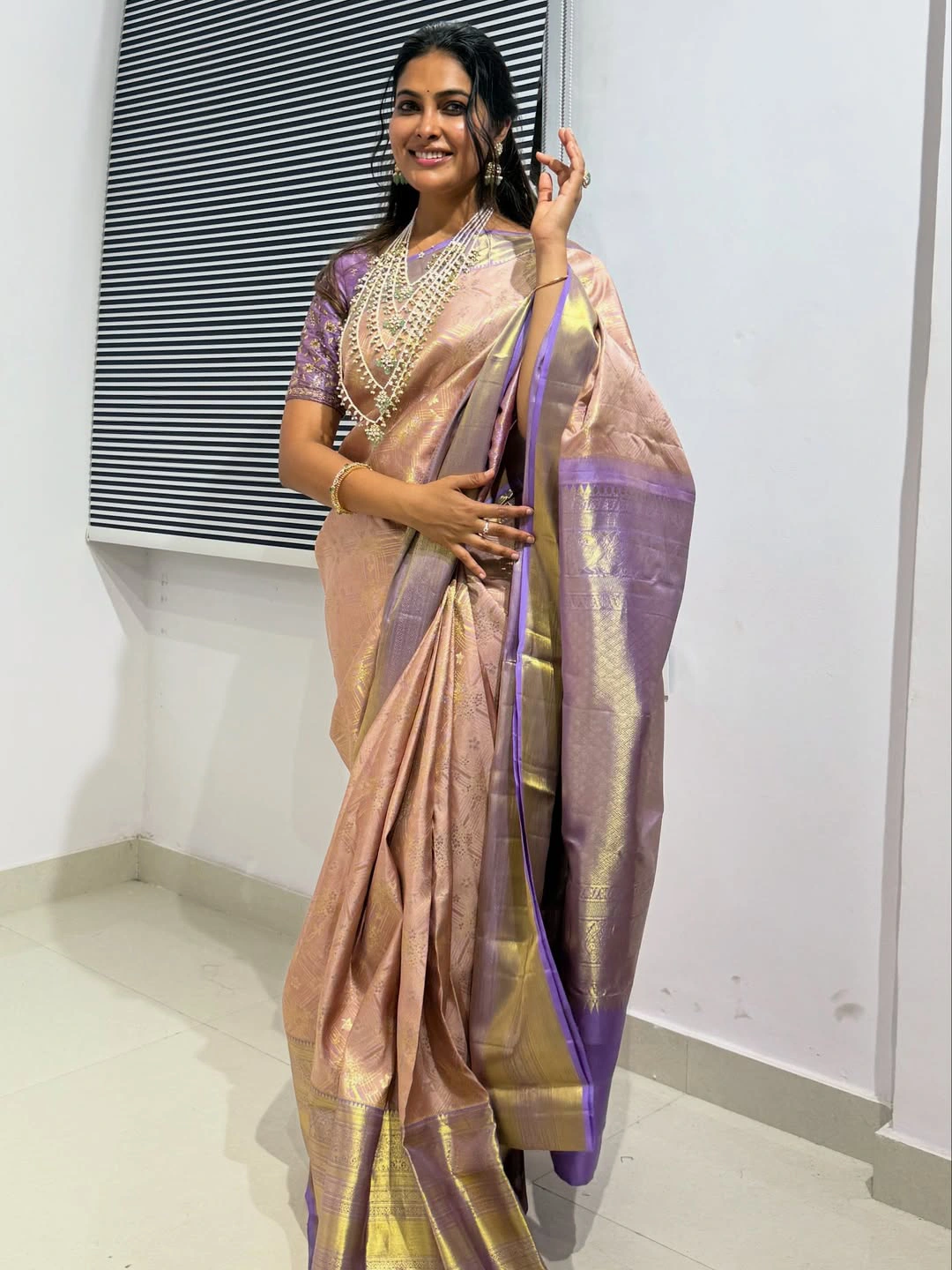 Actress Divi Stunning Looks in Silk Saree