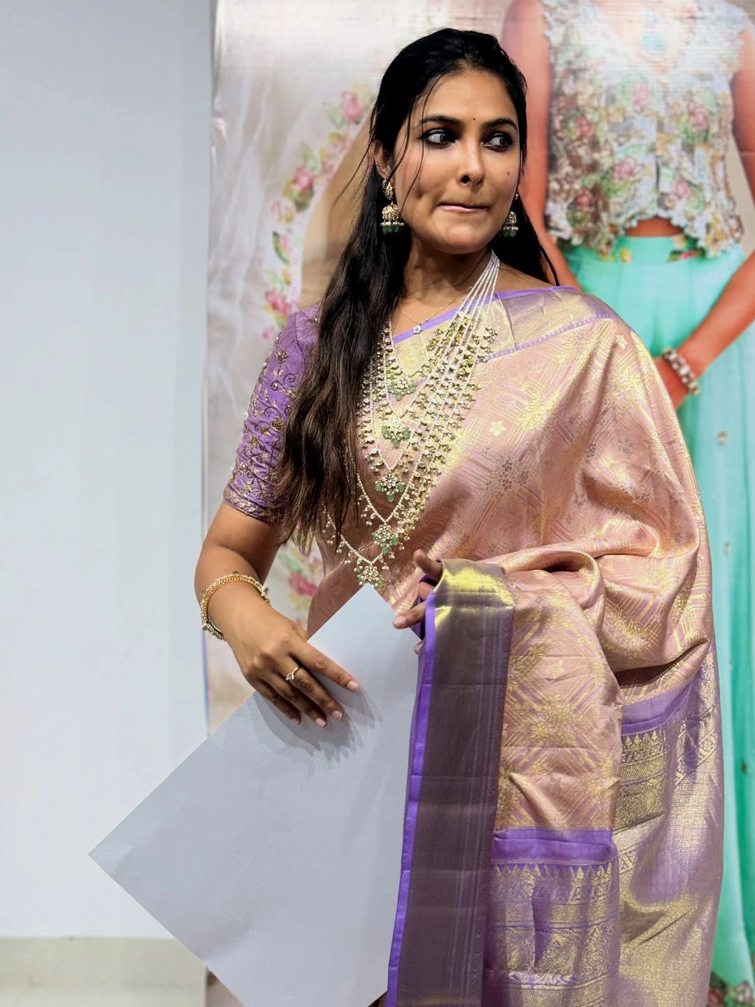 Actress Divi Stunning Looks in Silk Saree